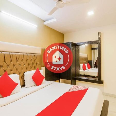 OYO 79765 Hotel Samrat Lucknow Buitenkant foto