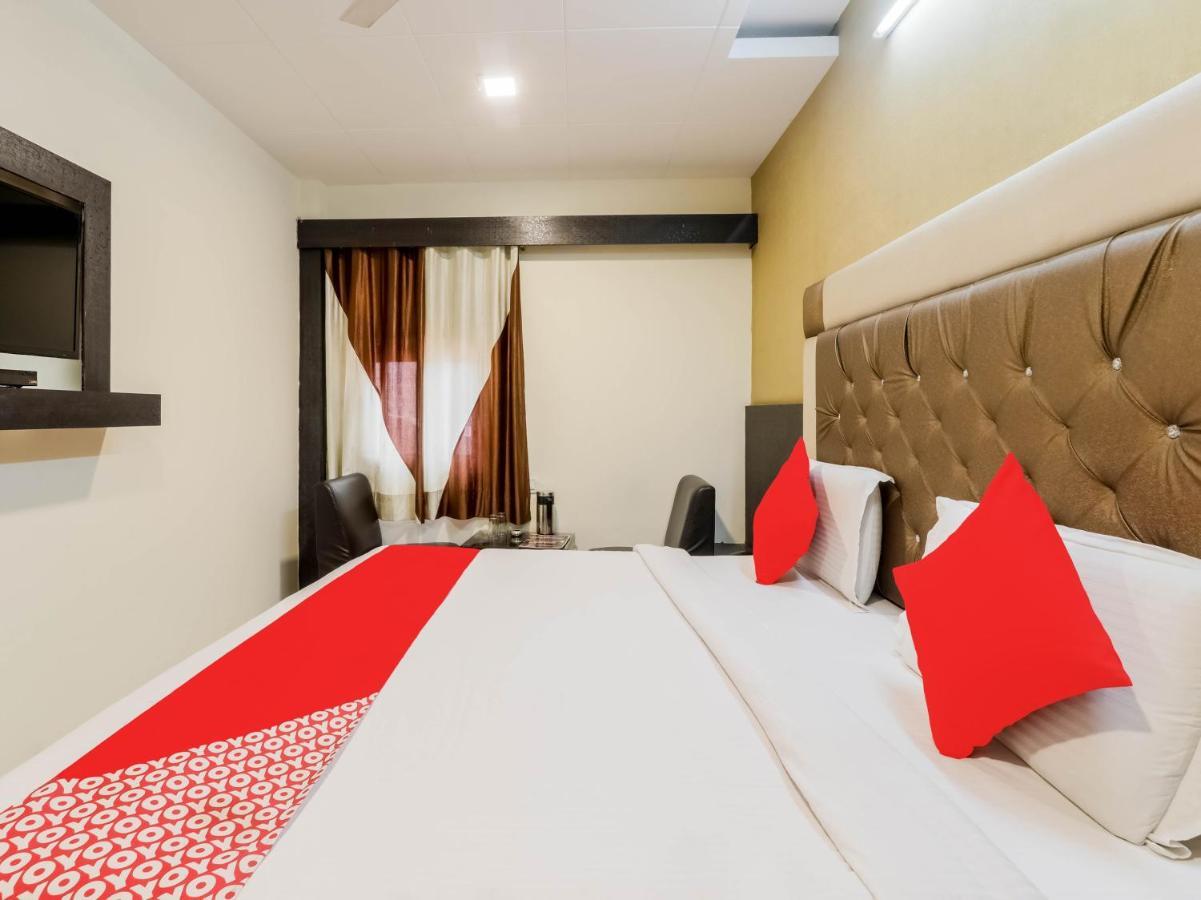 OYO 79765 Hotel Samrat Lucknow Buitenkant foto