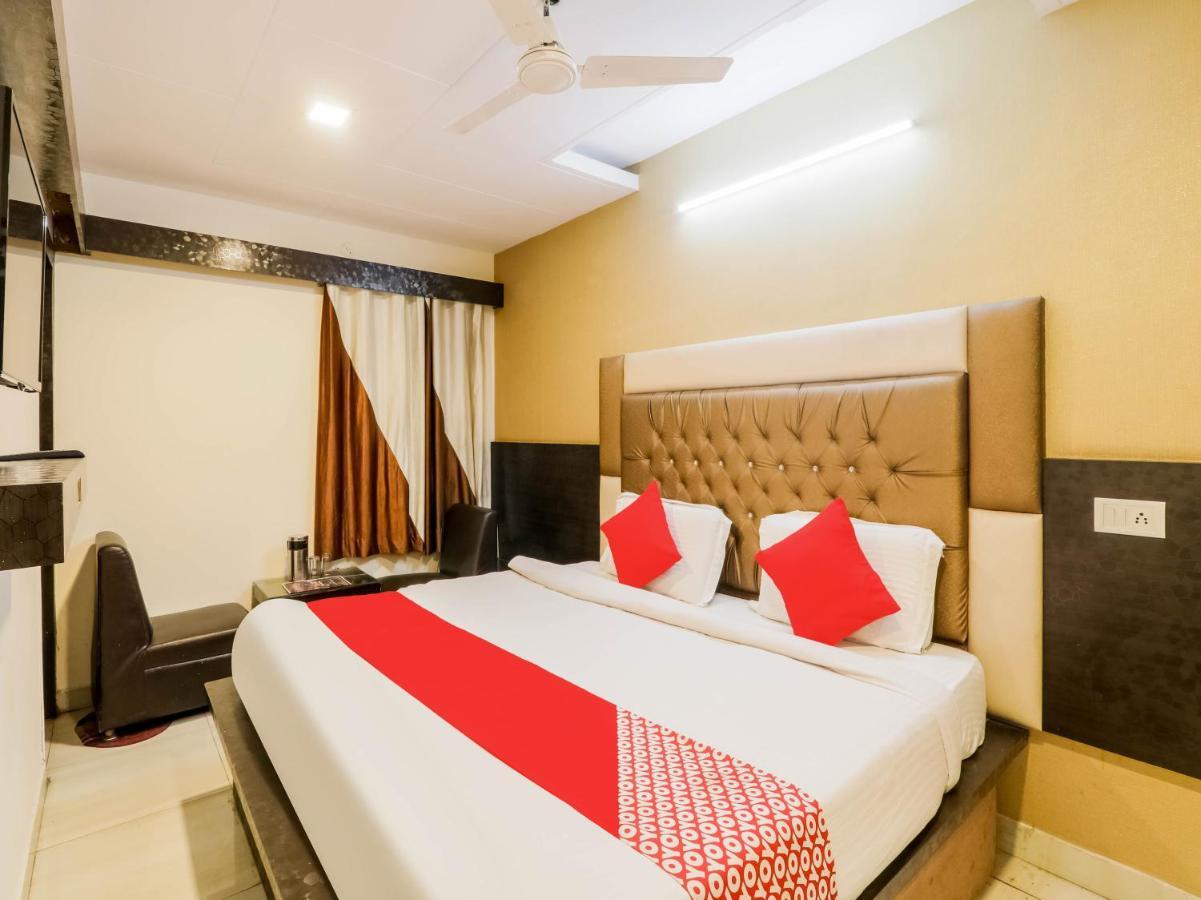 OYO 79765 Hotel Samrat Lucknow Buitenkant foto
