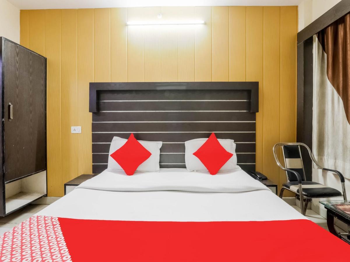 OYO 79765 Hotel Samrat Lucknow Buitenkant foto