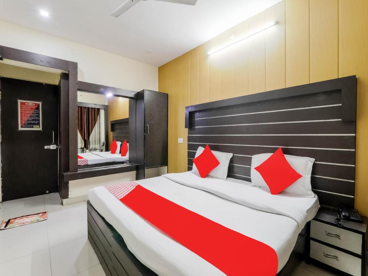 OYO 79765 Hotel Samrat Lucknow Buitenkant foto