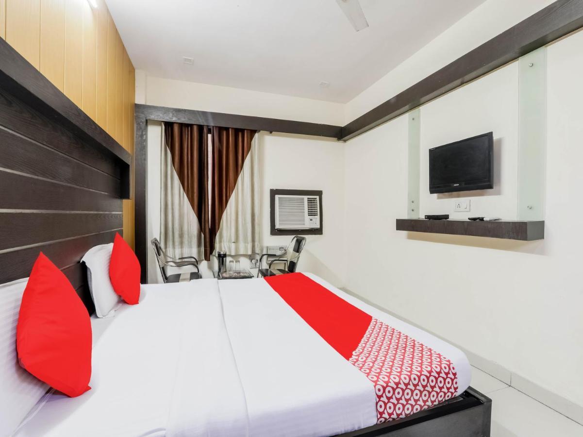 OYO 79765 Hotel Samrat Lucknow Buitenkant foto
