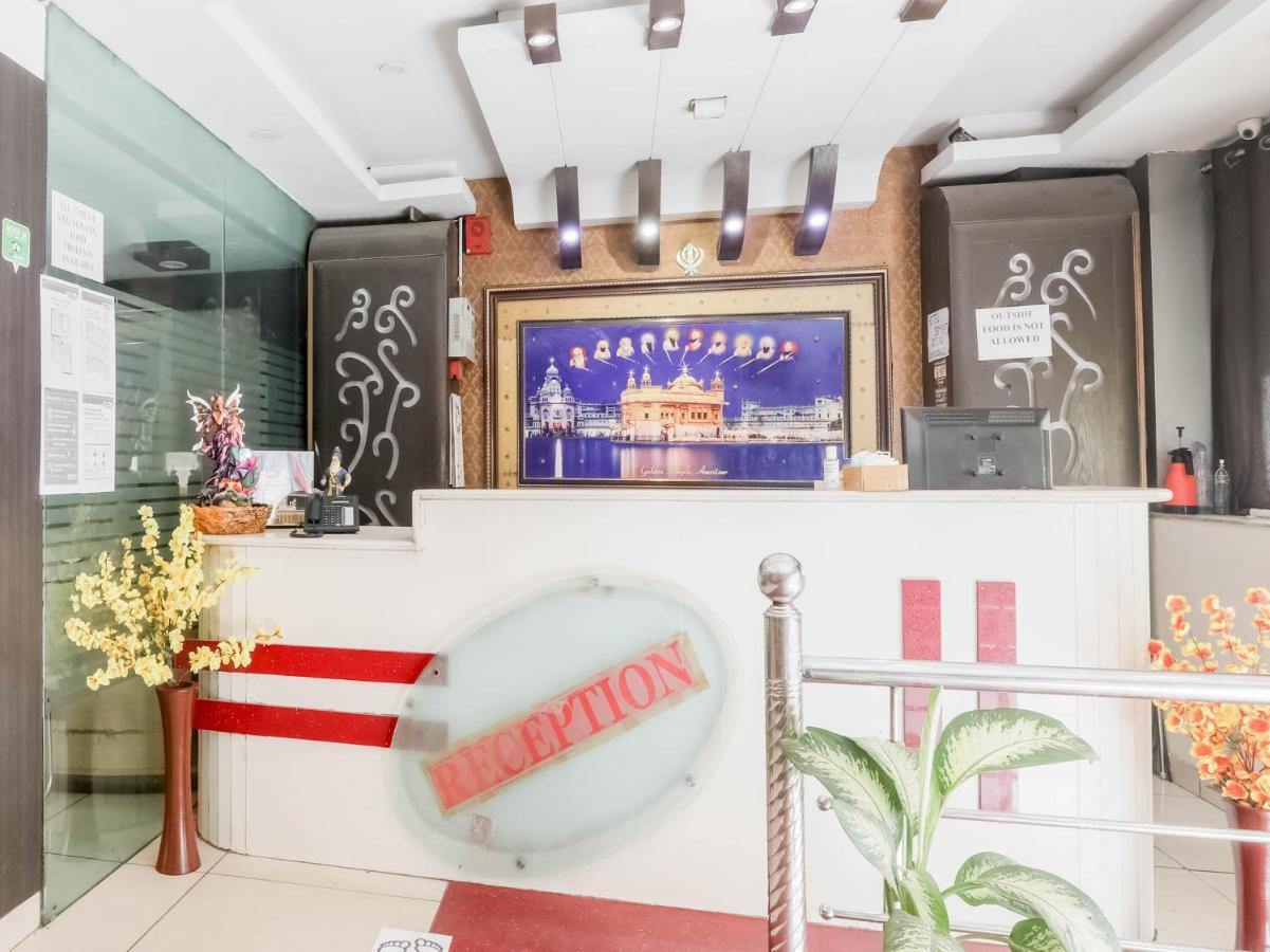 OYO 79765 Hotel Samrat Lucknow Buitenkant foto