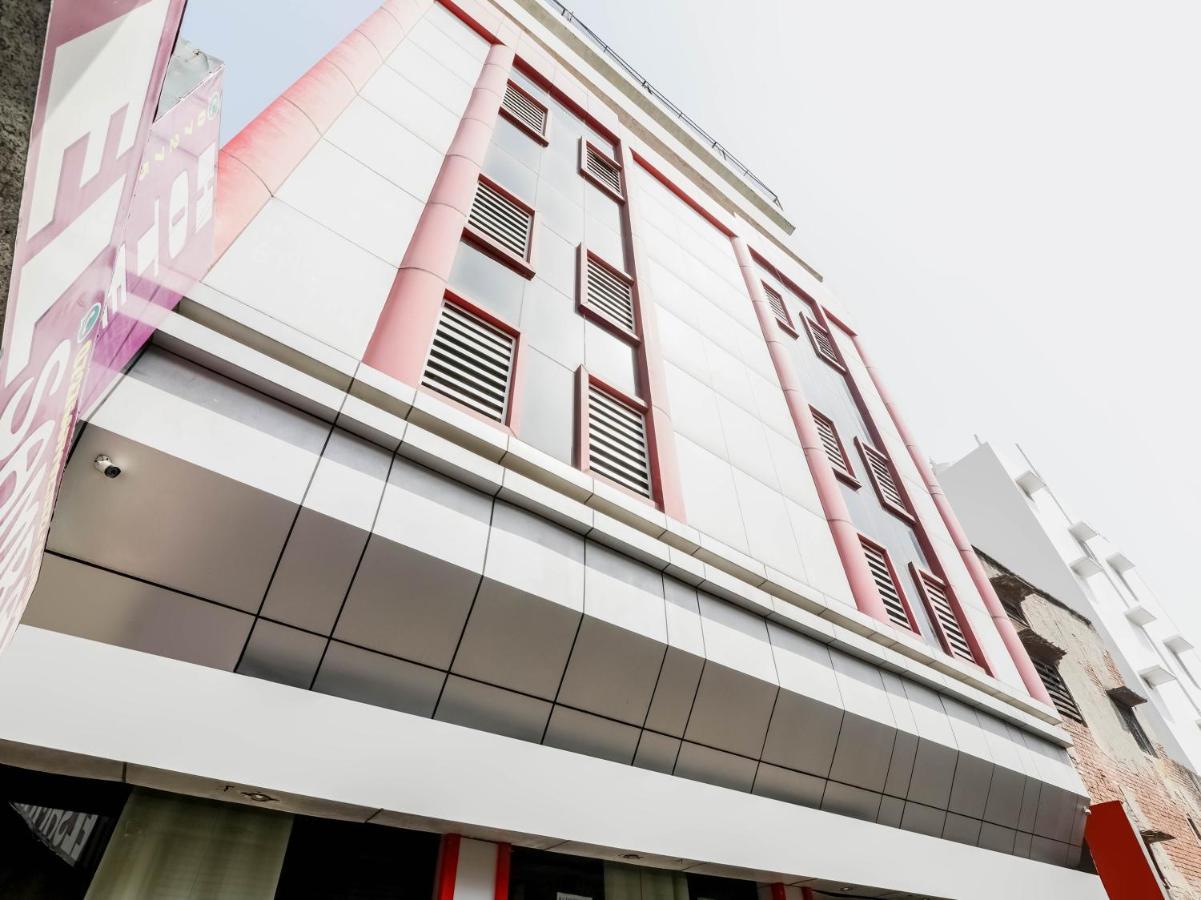 OYO 79765 Hotel Samrat Lucknow Buitenkant foto